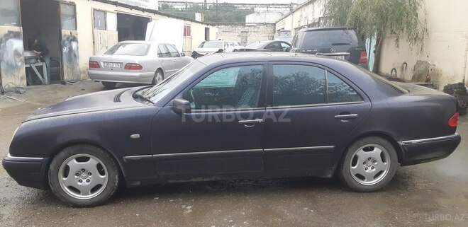 Mercedes E 240 1998, 235,000 km - 2.4 l - Bakı