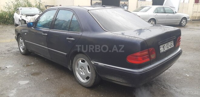 Mercedes E 240 1998, 235,000 km - 2.4 l - Bakı