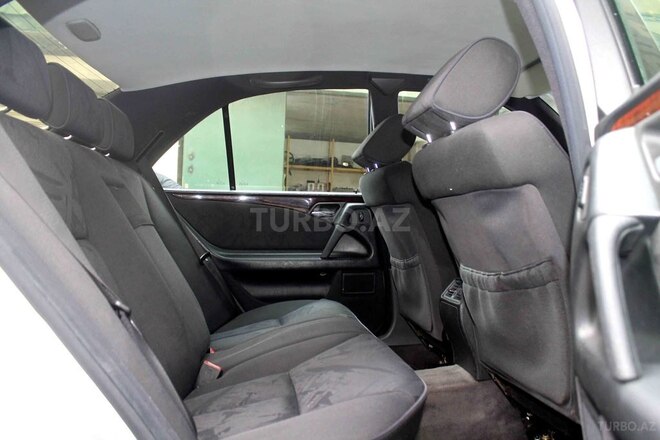 Mercedes E 200 1998, 261,458 km - 2.0 л - Bakı