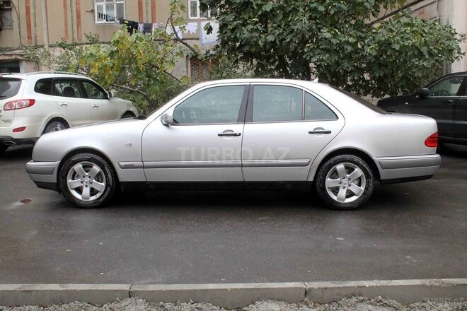 Mercedes E 200 1998, 261,458 km - 2.0 л - Bakı