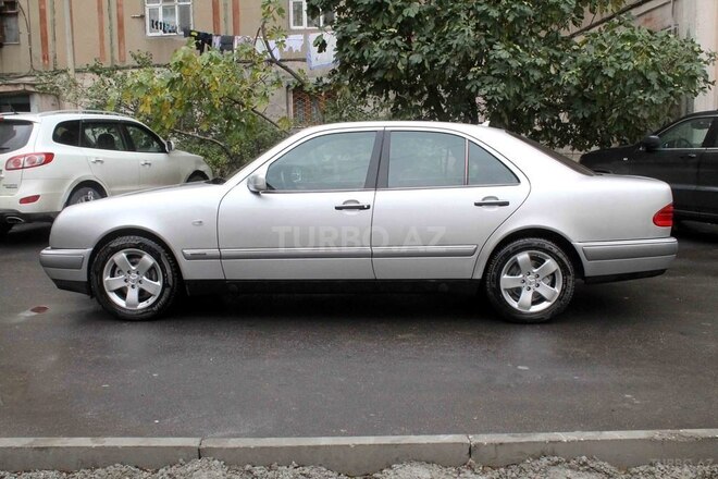 Mercedes E 200 1998, 260,576 km - 2.0 l - Bakı