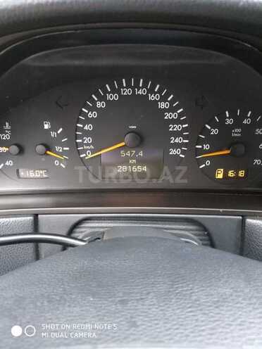 Mercedes E 240 2001, 282,000 km - 2.6 l - Bakı
