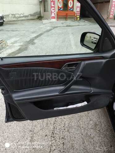 Mercedes E 240 2001, 282,000 km - 2.6 l - Bakı