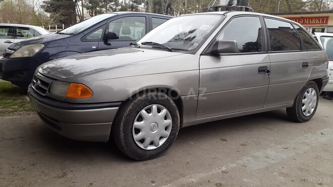Opel Astra 1994, 225,000 km - 1.4 л - Bakı