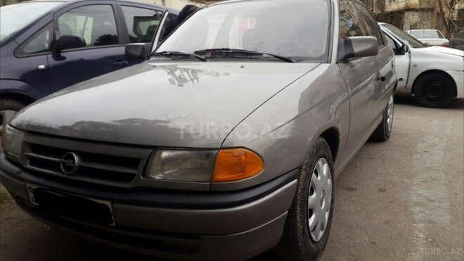 Opel Astra 1994, 225,000 km - 1.4 л - Bakı