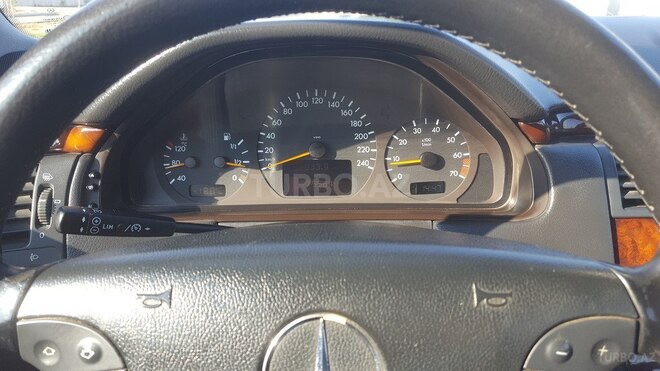 Mercedes E 240 1999, 275,577 km - 2.4 l - Gəncə