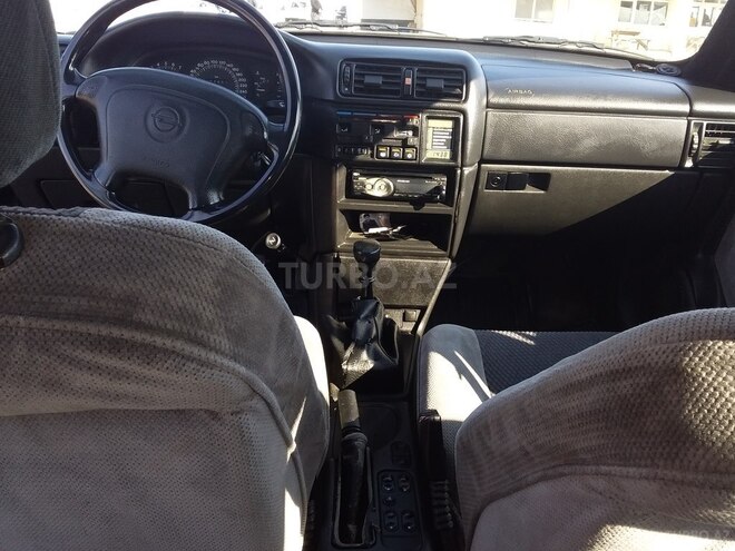 Opel Vectra 1995, 225,000 km - 2.0 l - Bakı