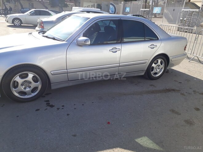 Mercedes E 220 2000, 483,560 km - 2.2 л - Bakı