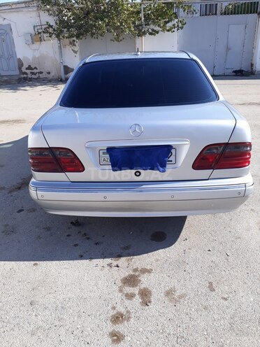 Mercedes E 220 2000, 483,560 km - 2.2 л - Bakı