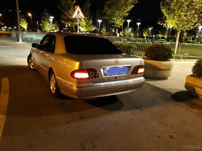 Mercedes E 220 2000, 483,560 km - 2.2 л - Bakı
