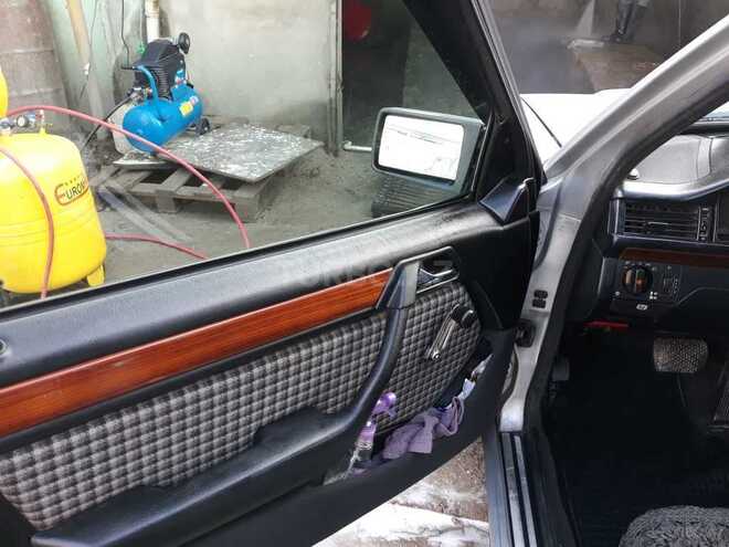 Mercedes E 250 1993, 555,560 km - 0.3 l - Bakı