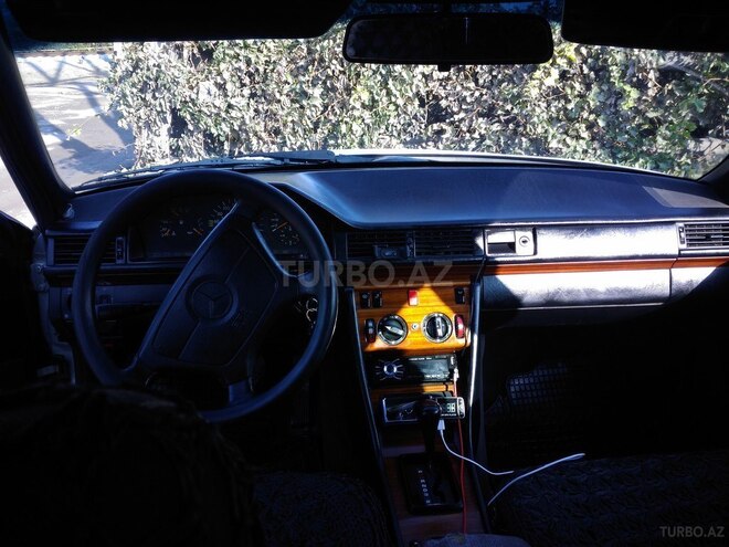 Mercedes E 250 1993, 555,560 km - 0.3 l - Bakı