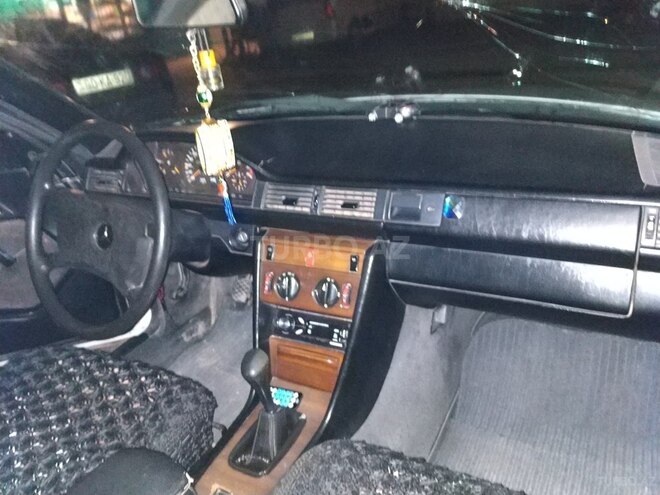 Mercedes E 200 1989, 200 km - 0.3 l - Bakı