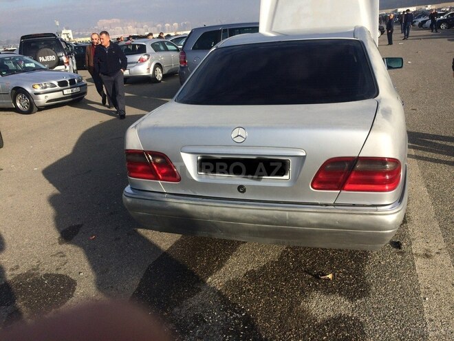 Mercedes E 230 1996, 442,000 km - 2.3 l - Bakı