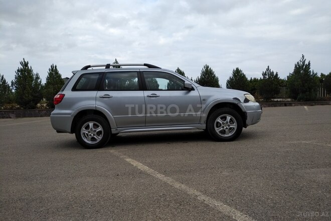 Mitsubishi Outlander 2004, 282,000 km - 2.4 л - Bakı