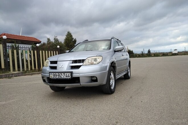 Mitsubishi Outlander 2004, 282,000 km - 2.4 л - Bakı