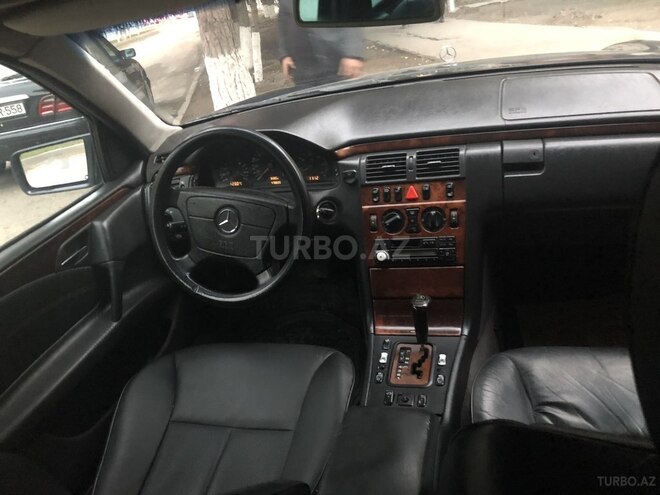 Mercedes E 220 1998, 387,000 km - 2.2 l - Sumqayıt