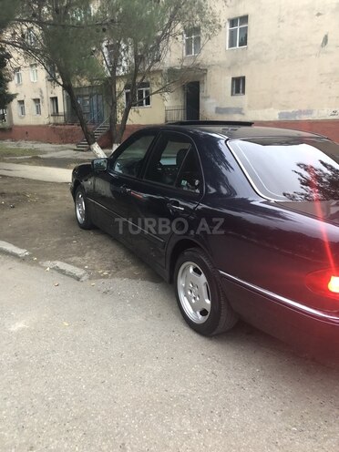Mercedes E 220 1998, 387,000 km - 2.2 l - Sumqayıt