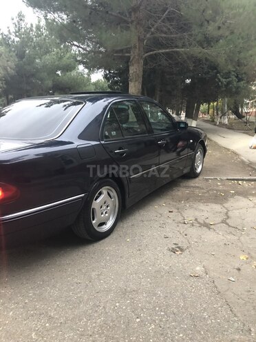 Mercedes E 220 1998, 387,000 km - 2.2 l - Sumqayıt