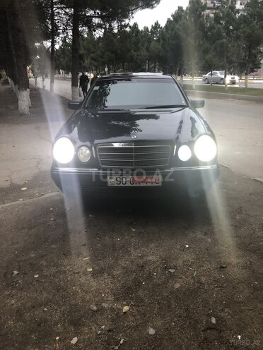 Mercedes E 220 1998, 387,000 km - 2.2 l - Sumqayıt