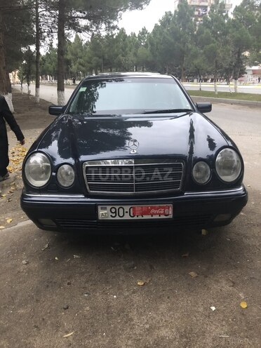 Mercedes E 220 1998, 387,000 km - 2.2 l - Sumqayıt