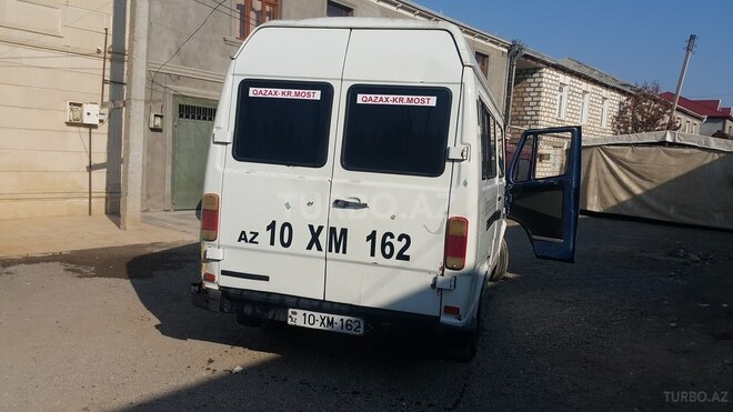 Mercedes 208 D 1992, 356,287 km - 2.3 l - Qazax