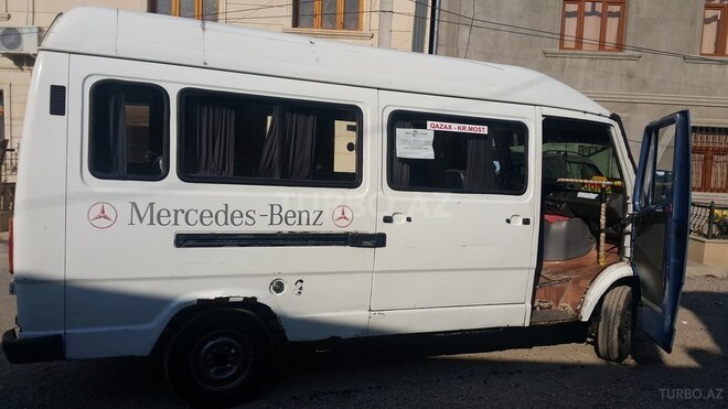 Mercedes 208 D 1992, 356,287 km - 2.3 l - Qazax
