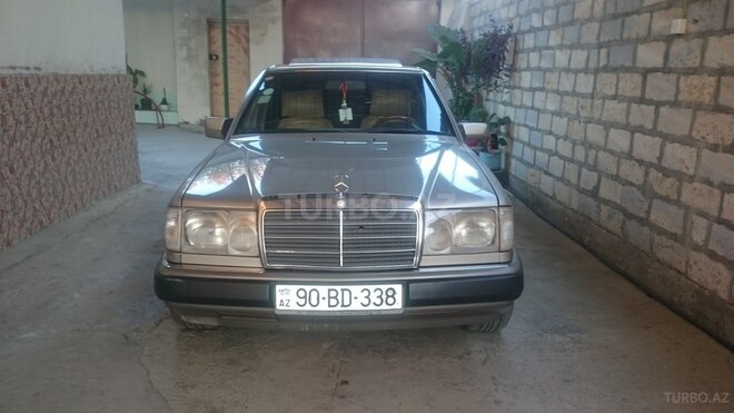 Mercedes E 200 1992, 37,000 km - 0.2 л - Yevlax