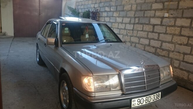 Mercedes E 200 1992, 37,000 km - 0.2 л - Yevlax