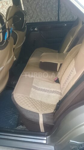 Mercedes E 200 1992, 37,000 km - 0.2 л - Yevlax
