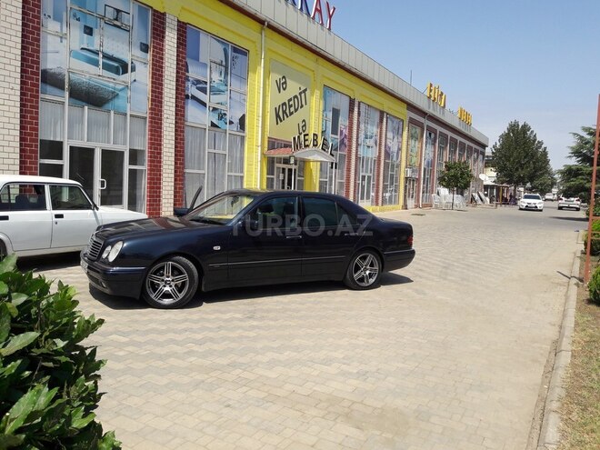 Mercedes E 230 1996, 306,800 km - 2.3 l - Masallı