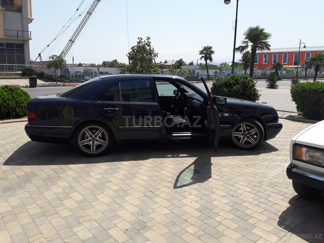 Mercedes E 230 1996, 306,800 km - 2.3 l - Masallı