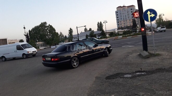 Mercedes E 230 1996, 306,800 km - 2.3 l - Masallı