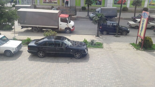 Mercedes E 230 1996, 306,800 km - 2.3 l - Masallı