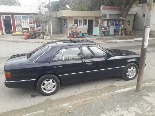 Mercedes E 220 1993, 210,000 km - 2.2 l - Sumqayıt