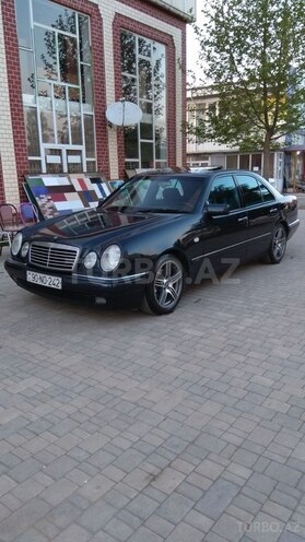 Mercedes E 230 1996, 306,800 km - 2.3 l - Masallı
