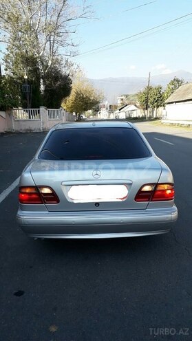Mercedes E 220 2001, 267,000 km - 2.2 l - Bakı