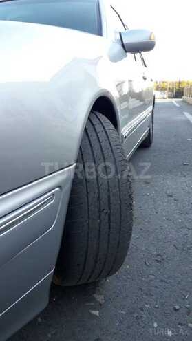 Mercedes E 220 2001, 267,000 km - 2.2 l - Bakı