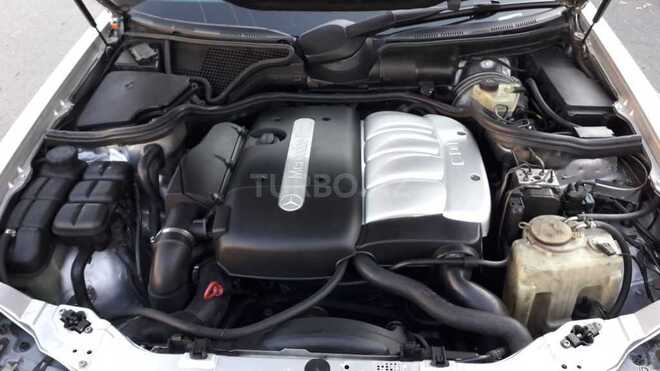 Mercedes E 220 2001, 267,000 km - 2.2 l - Bakı
