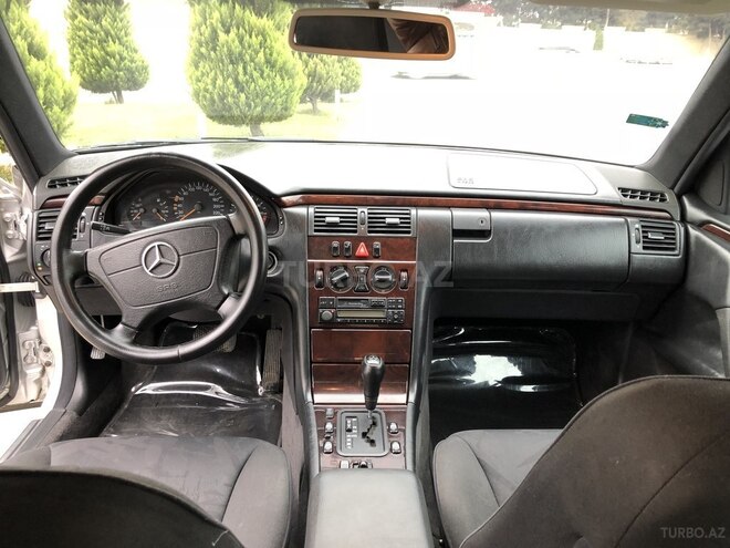 Mercedes E 230 1997, 225,276 km - 2.3 l - Xırdalan