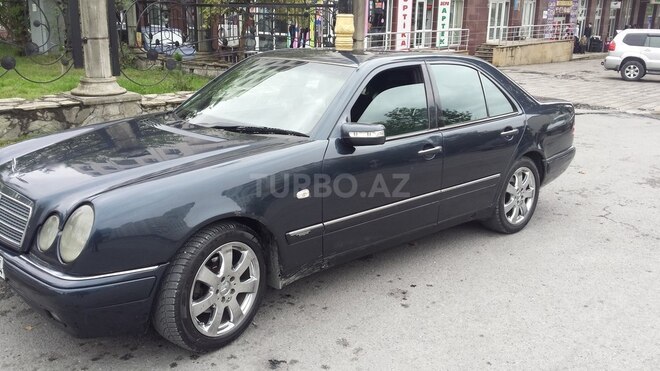 Mercedes E 230 1996, 450,000 km - 0.3 l - Qəbələ