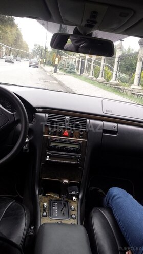 Mercedes E 230 1996, 450,000 km - 0.3 l - Qəbələ