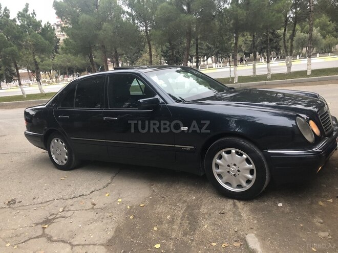 Mercedes E 220 1995, 388,000 km - 2.3 l - Sumqayıt