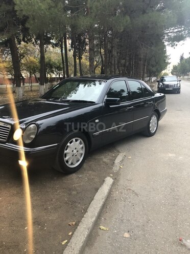 Mercedes E 220 1995, 388,000 km - 2.3 l - Sumqayıt