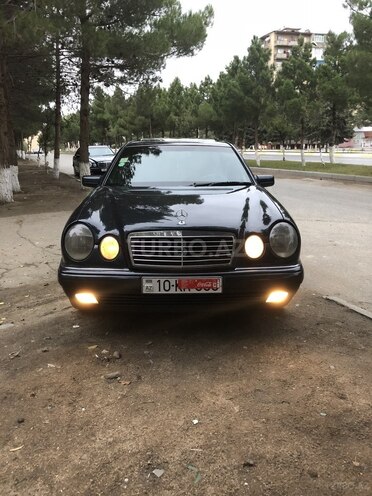 Mercedes E 220 1995, 388,000 km - 2.3 l - Sumqayıt