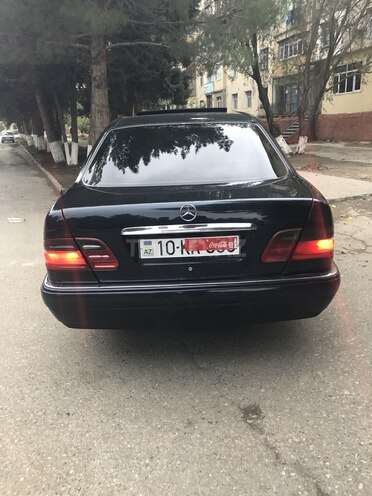 Mercedes E 220 1995, 388,000 km - 2.3 l - Sumqayıt