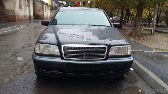 Mercedes C 220 1998, 200,000 km - 2.2 l - Yevlax