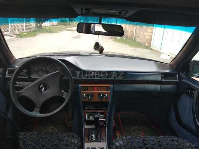 Mercedes E 230 1992, 470,000 km - 0.2 л - Yevlax