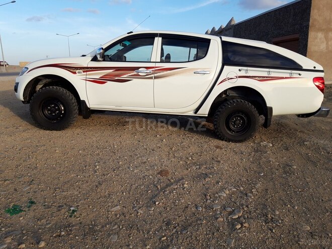 Mitsubishi L200 2015, 110,464 km - 2.5 l - Bakı