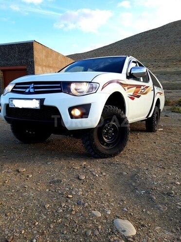 Mitsubishi L200 2015, 110,464 km - 2.5 l - Bakı